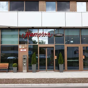 Hampton By Hilton Center East Otel